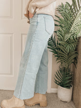 Load image into Gallery viewer, Olivia Wide Leg Jeans / Vervet
