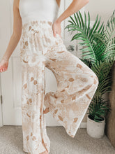 Load image into Gallery viewer, Daisy Wide Leg Pants
