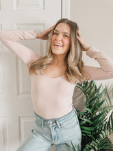 Load image into Gallery viewer, Riley Scoop Neckline Top / Blush
