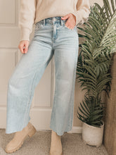 Load image into Gallery viewer, Olivia Wide Leg Jeans / Vervet
