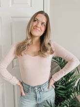 Load image into Gallery viewer, Riley Scoop Neckline Top / Blush
