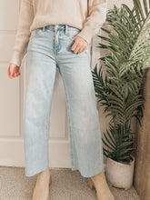 Load image into Gallery viewer, Olivia Wide Leg Jeans / Vervet
