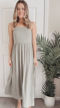 Load and play video in Gallery viewer, Middleton Maxi Dress
