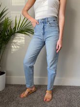 Load image into Gallery viewer, Gina Straight Jeans
